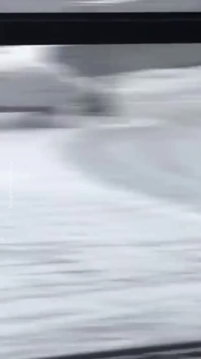 Снежная обстановка в аэропорту Шереметьево, где до 12.00 мск приостановлен прием самолетов