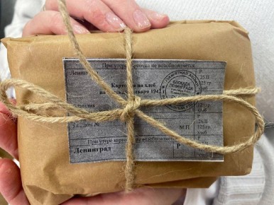 Сотрудники отдела Госавтоинспекции ОМВД России по городу Новомосковску Тульской области совместно с ЮИД и волонтерами приняли участие во Всероссийской акции «Блокадный хлеб»