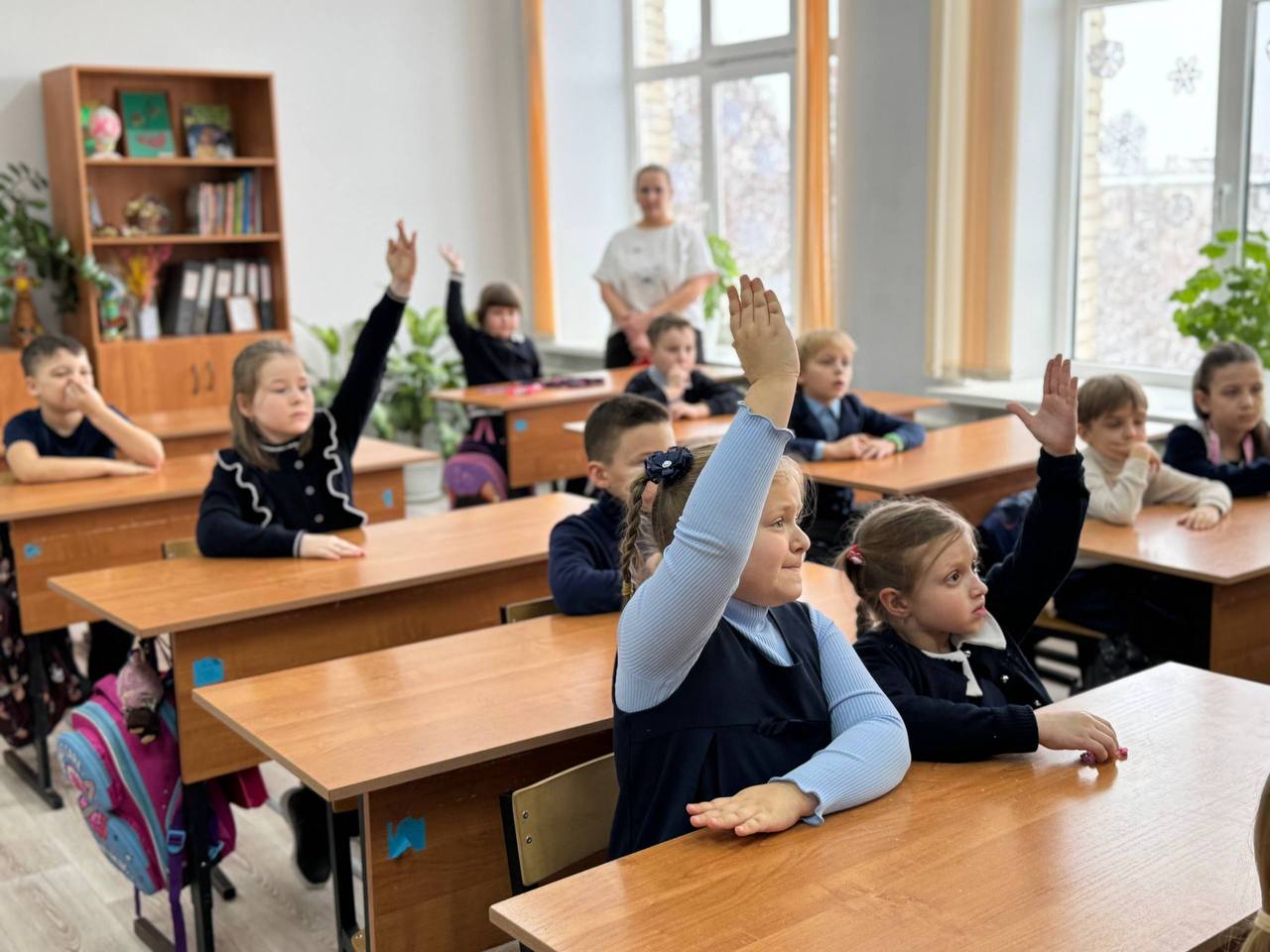 Сотрудники отдела Госавтоинспекции ОМВД России по городу Новомосковску Тульской области совместно с ребятами из отряда ЮИД провели профилактические беседы с первоклассниками Сотрудники отдела Госавтоинспекции ОМВД России по городу Новомосковску Тульской области совместно с ребятами из отряда ЮИД провели профилактические беседы с первоклассниками