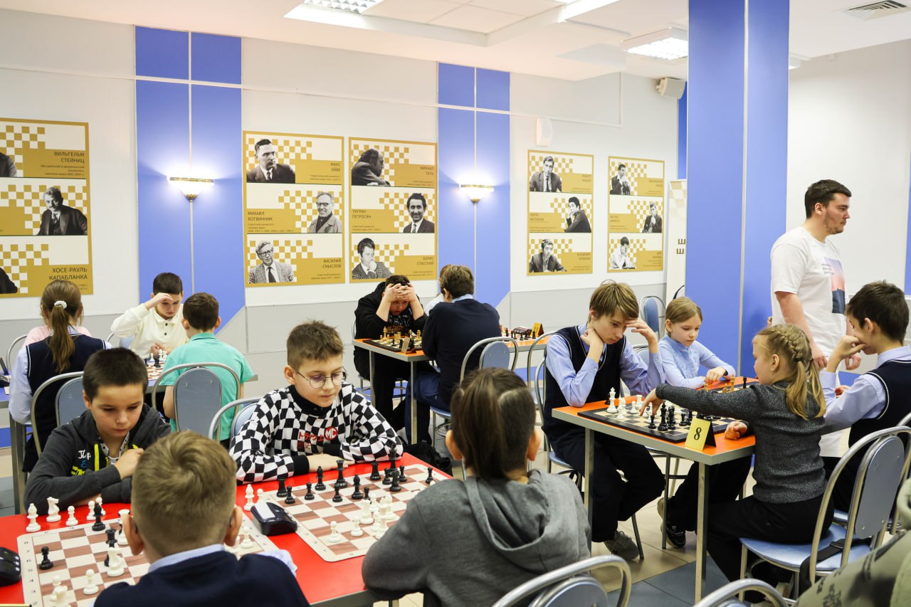 Руслан Бутов: В Новомосковске открылась шахматная школа! Руслан Бутов: В Новомосковске открылась шахматная школа!
