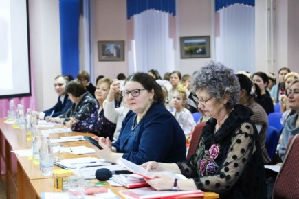 В Центральной городской библиотеке имени А. С. Пушкина прошел праздник-конкурс исполнителей (чтецов и певцов) духовных произведений «Немеркнущий Свет»