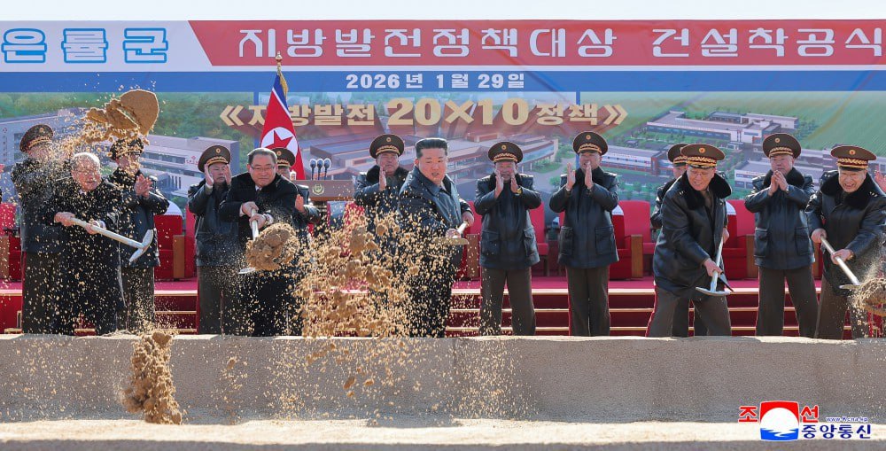 В КНДР стартовало строительство политических объектов — в церемонии принял участие лидер страны Ким Чен Ын В КНДР стартовало строительство политических объектов — в церемонии принял участие лидер страны Ким Чен Ын