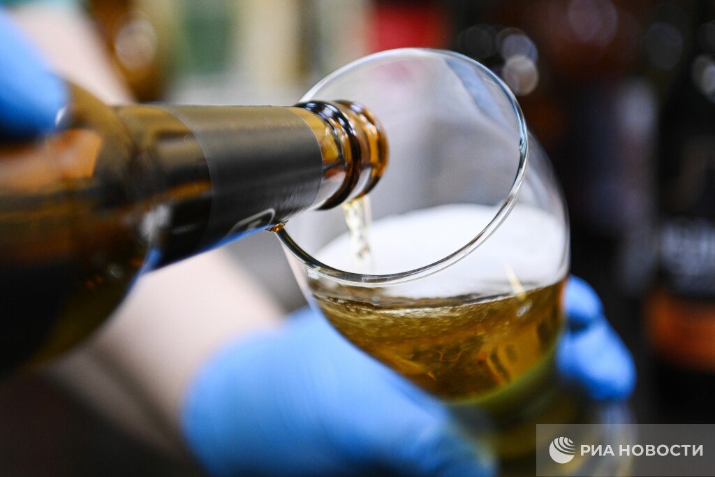 Продажи пива в России в 2025-м снизились в рознице сразу на 17%