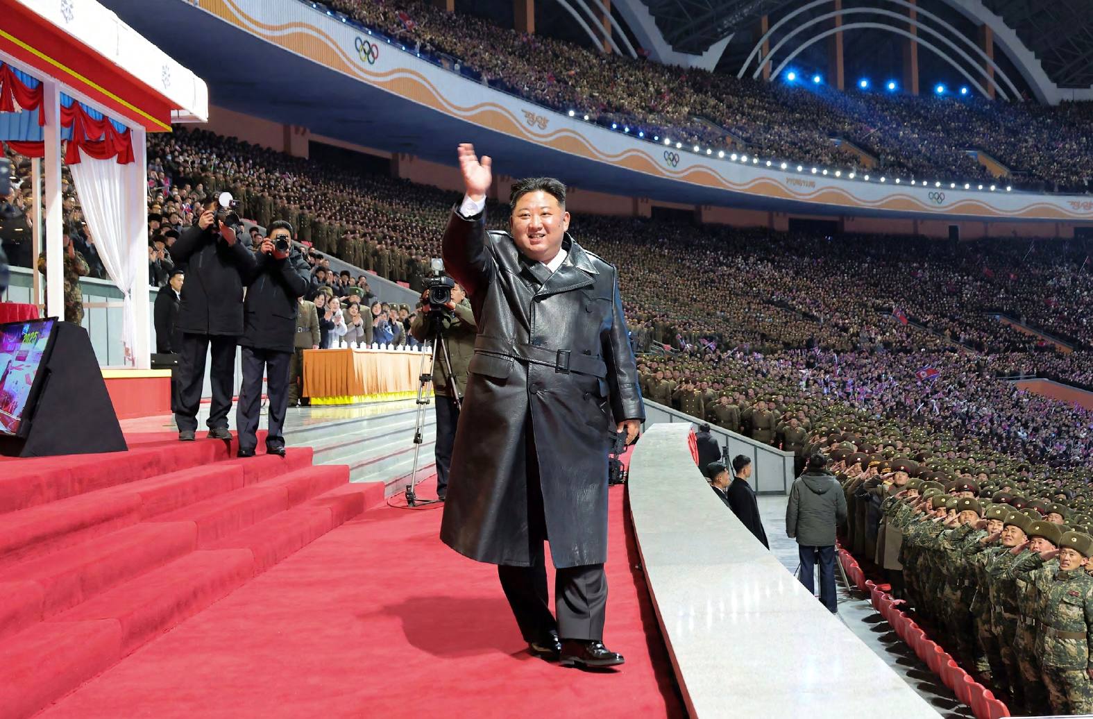 WarGonzo: Корея №1: Старый и новый год в КНДР, стройки, ракеты и семья Ким Чен Ына WarGonzo: Корея №1: Старый и новый год в КНДР, стройки, ракеты и семья Ким Чен Ына