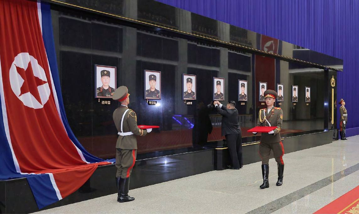 WarGonzo: Корея №1: Старый и новый год в КНДР, стройки, ракеты и семья Ким Чен Ына WarGonzo: Корея №1: Старый и новый год в КНДР, стройки, ракеты и семья Ким Чен Ына