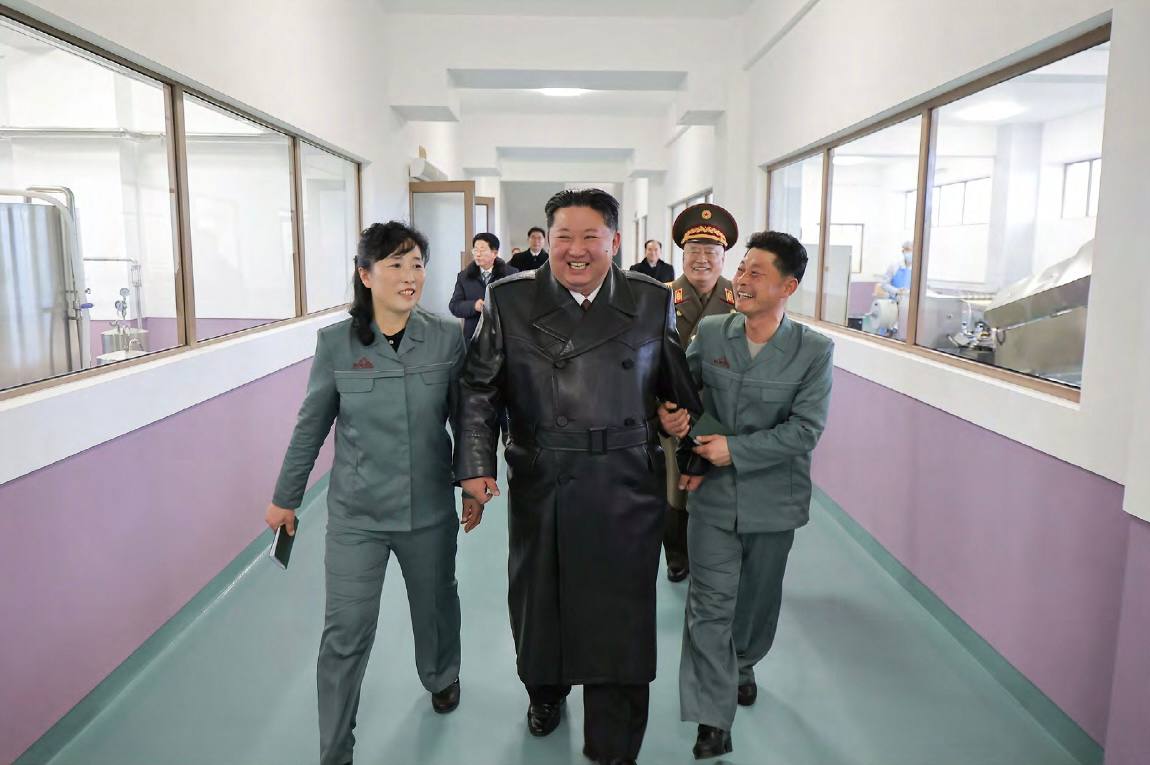 WarGonzo: Корея №1: Старый и новый год в КНДР, стройки, ракеты и семья Ким Чен Ына WarGonzo: Корея №1: Старый и новый год в КНДР, стройки, ракеты и семья Ким Чен Ына