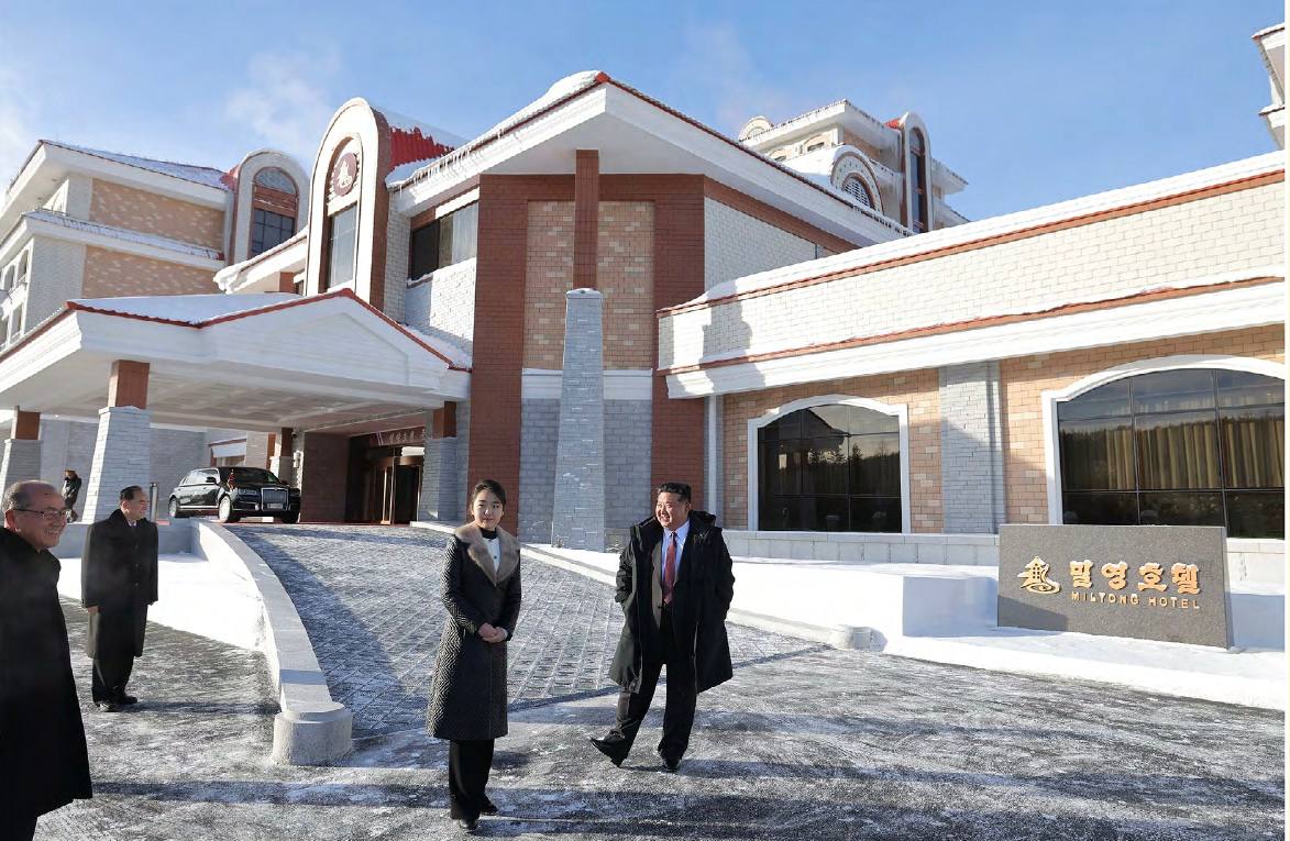 WarGonzo: Корея №1: Старый и новый год в КНДР, стройки, ракеты и семья Ким Чен Ына WarGonzo: Корея №1: Старый и новый год в КНДР, стройки, ракеты и семья Ким Чен Ына