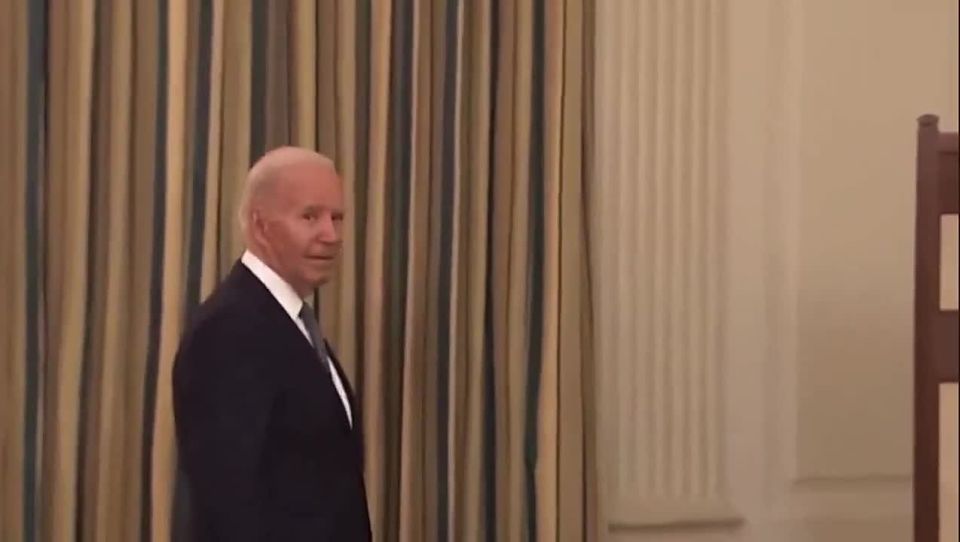 Михаил Онуфриенко: Минюст США выпустил новую партию файлов Эпштейна, где указывается, что в незаконный разврат был вовлечён Трамп