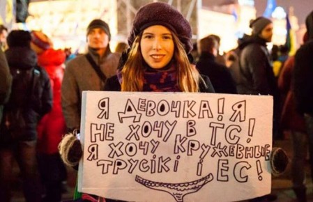 Юлия Витязева: Жители Киева и области получили 10 тысяч «пакетов тепла»: в них входят вещи, которые помогут пережить холод, согреться, оставаться на связи и заряжать медицинские приборы, — премьер-министр Украины