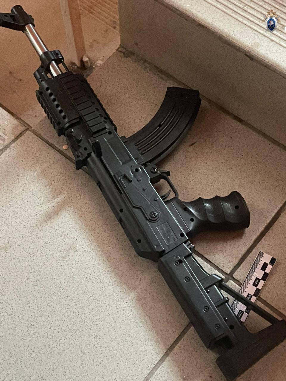 Автомат, с которым девятиклассник напал на школу в Уфе, оказался игрушечным, сообщил глава Башкортостана Радий Хабиров