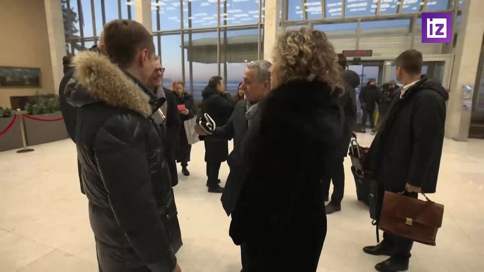 Главное — шапку не забыл: глава МИД Швейцарии Иньяцио Кассис прибыл в Москву для переговоров с Сергеем Лавровым