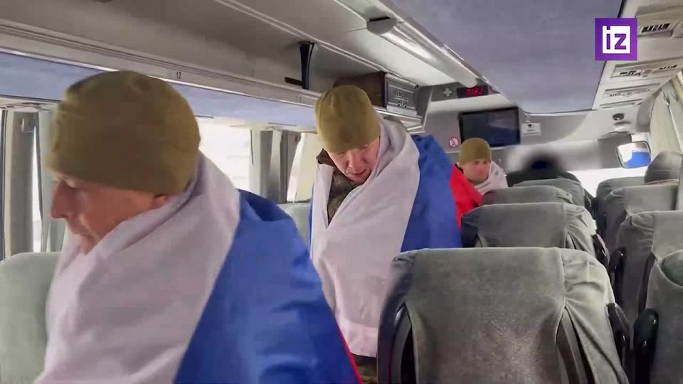 Кадры возвращения из плена российских военных показали в Минобороны РФ