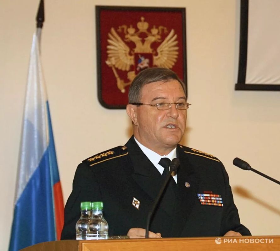 Бывший главком ВМФ России адмирал флота Владимир Куроедов скончался на 82-м году жизни, сообщили в его окружении