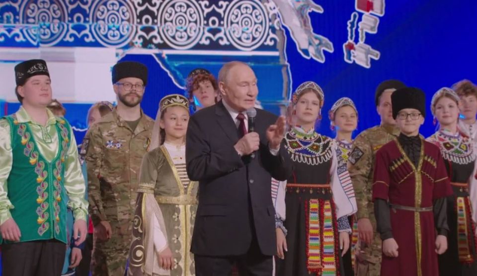 Владимир Путин выступает на открытии Года единства народов РФ в НЦ "Россия"