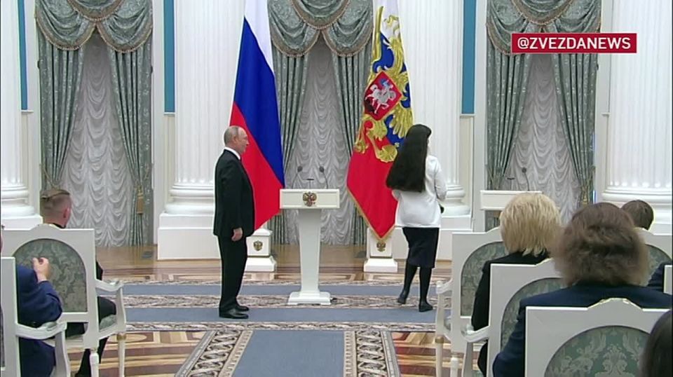 Путин на встрече с молодыми учеными пошутил, что не выговаривает названия открытий