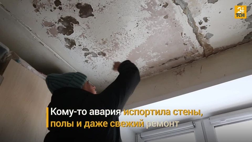 Огромная сосулька три недели висит на фасаде дома на Фрунзе, 29 в Туле