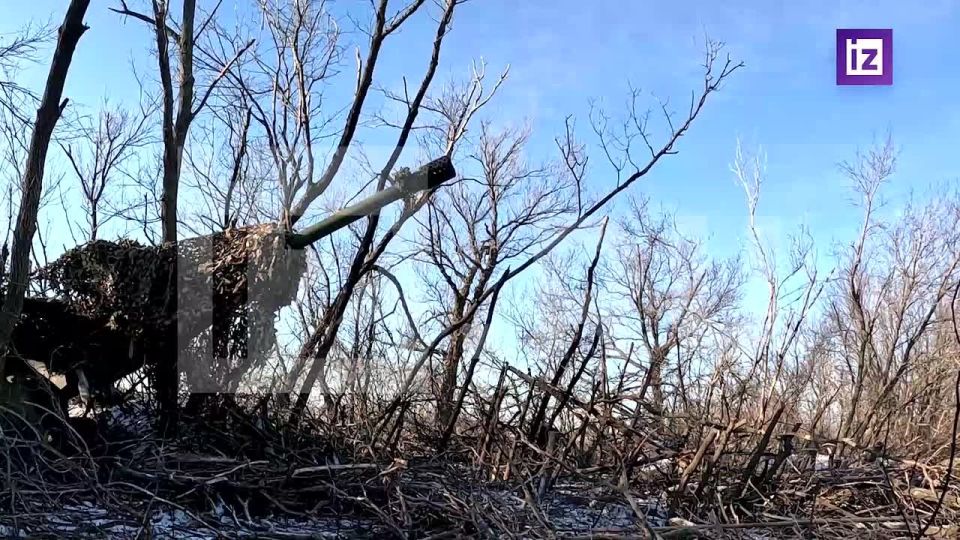 Артиллеристы группировки войск "Центр" продолжают выполнять боевые задачи на красноармейском направлении в условиях рекордных морозов ниже –20 градусов, несмотря на осложнение работы дронов