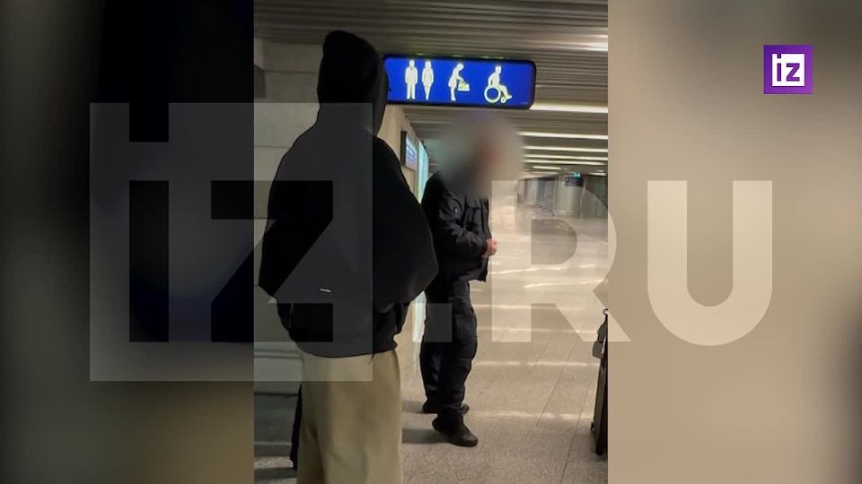 "Известия" публикуют кадры задержания Нурлана Сабурова в аэропорту Внуково