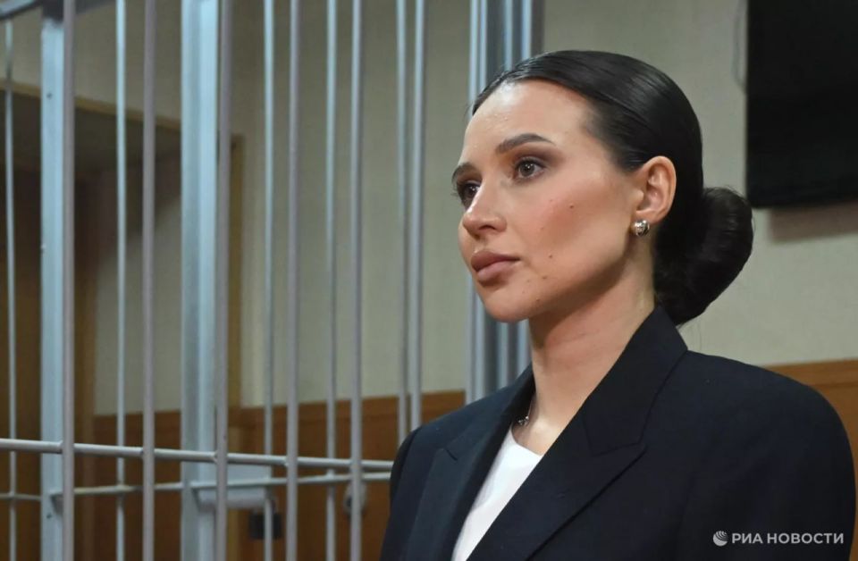 У блогера Лерчек изъяли 22 комплекта украшений премиальных брендов и 46 миллионов рублей наличными