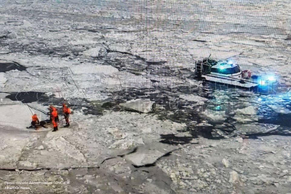 Мужчина провалился в Москву-реку