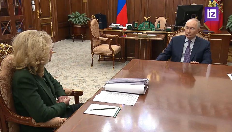 Президент России Владимир Путин принял в Кремле с докладом вице-премьера РФ Татьяну Голикову