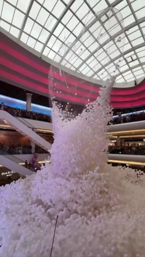 Гигантское облако в честь Дня влюбленных: