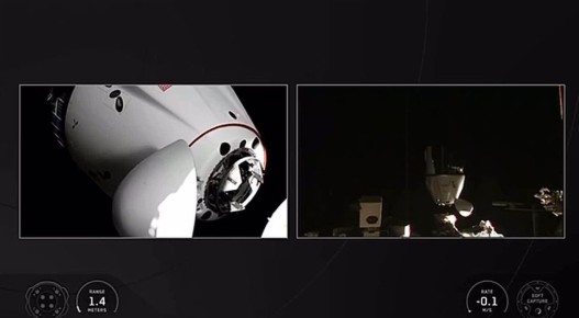 Кадры пристыковки корабля Crew Dragon к МКС и выхода из него экипажа на станцию показали в NASA