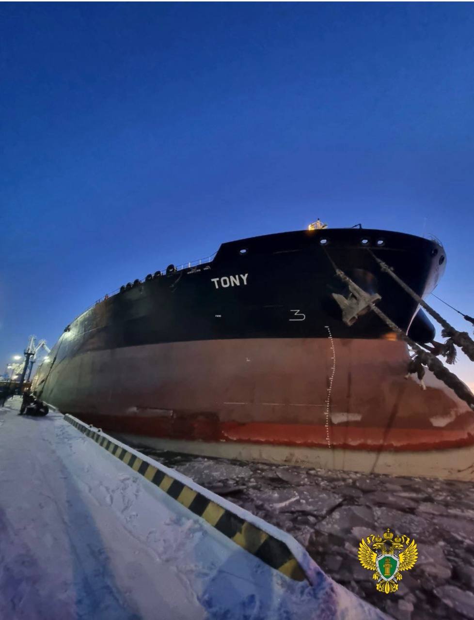 Танкер "Тони" врезался в морской порт Усть-Луга Танкер "Тони" врезался в морской порт Усть-Луга