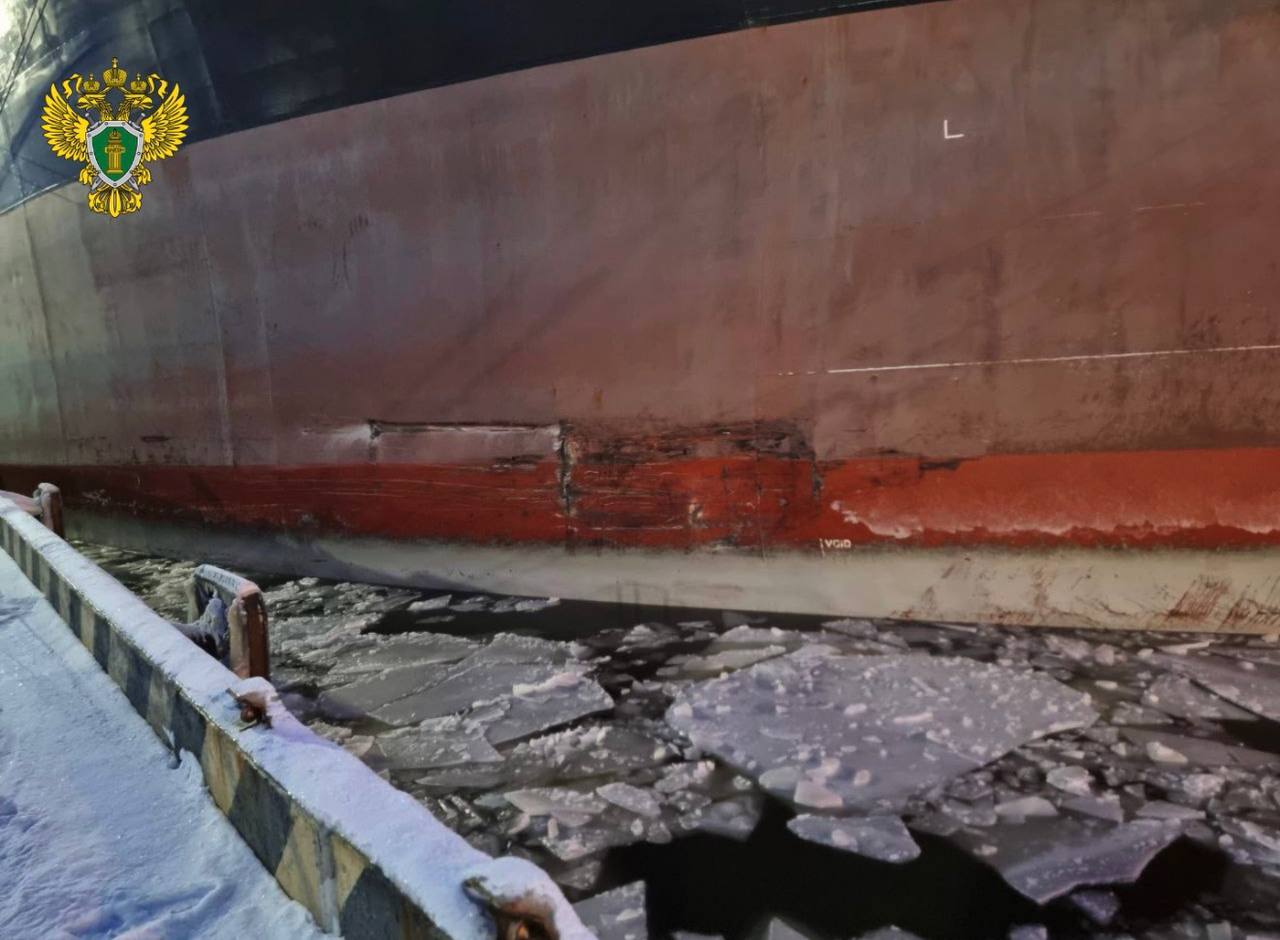 Танкер "Тони" врезался в морской порт Усть-Луга Танкер "Тони" врезался в морской порт Усть-Луга