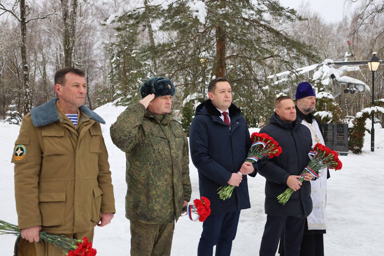 37-ую годовщину вывода советских войск из Афганистана отметили в Новомосковске 37-ую годовщину вывода советских войск из Афганистана отметили в Новомосковске
