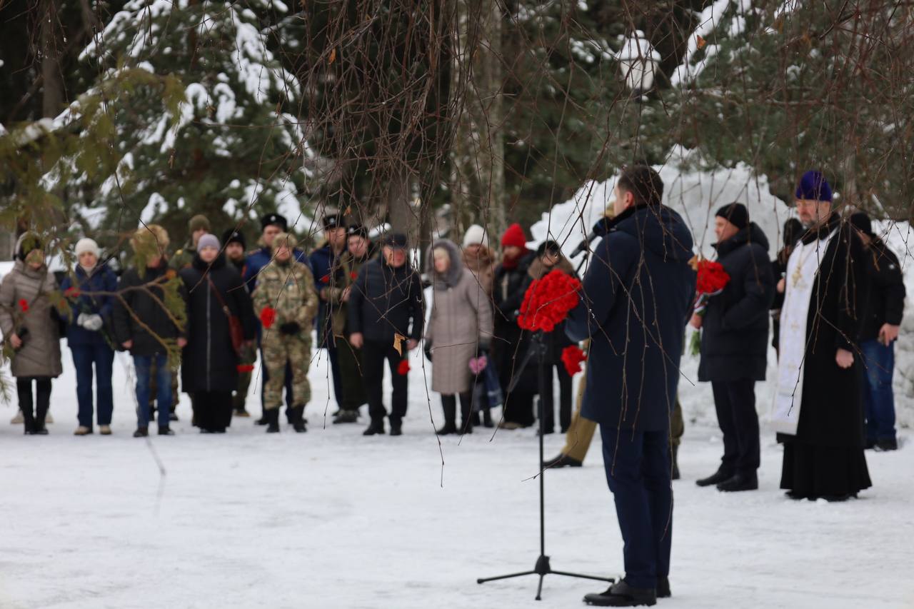 37-ую годовщину вывода советских войск из Афганистана отметили в Новомосковске 37-ую годовщину вывода советских войск из Афганистана отметили в Новомосковске