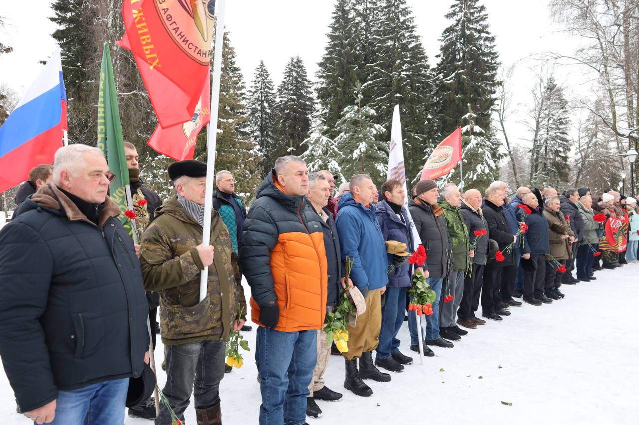 37-ую годовщину вывода советских войск из Афганистана отметили в Новомосковске 37-ую годовщину вывода советских войск из Афганистана отметили в Новомосковске