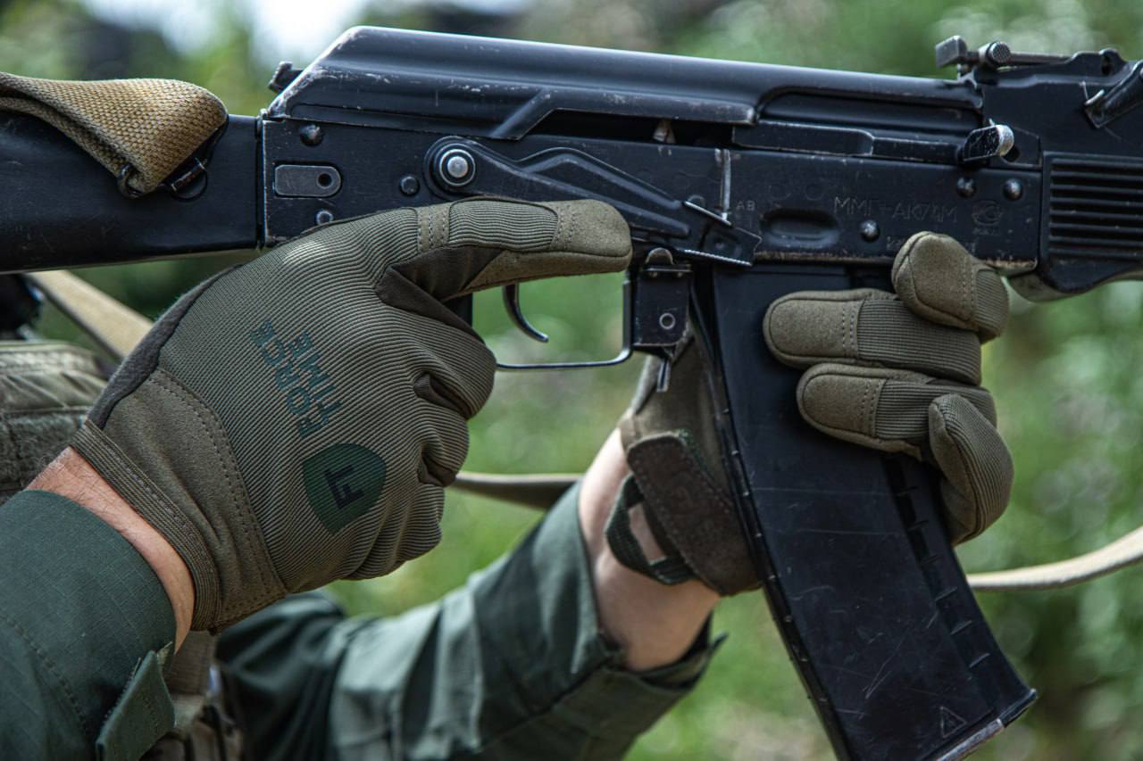 Александр Коц: Пока государство всё активнее говорит о поддержке отечественных производителей, я каждый раз ловлю себя на мысли: а мы сами-то знаем, что у нас делают реально достойные вещи? Александр Коц: Пока государство всё активнее говорит о поддержке отечественных производителей, я каждый раз ловлю себя на мысли: а мы сами-то знаем, что у нас делают реально достойные вещи?