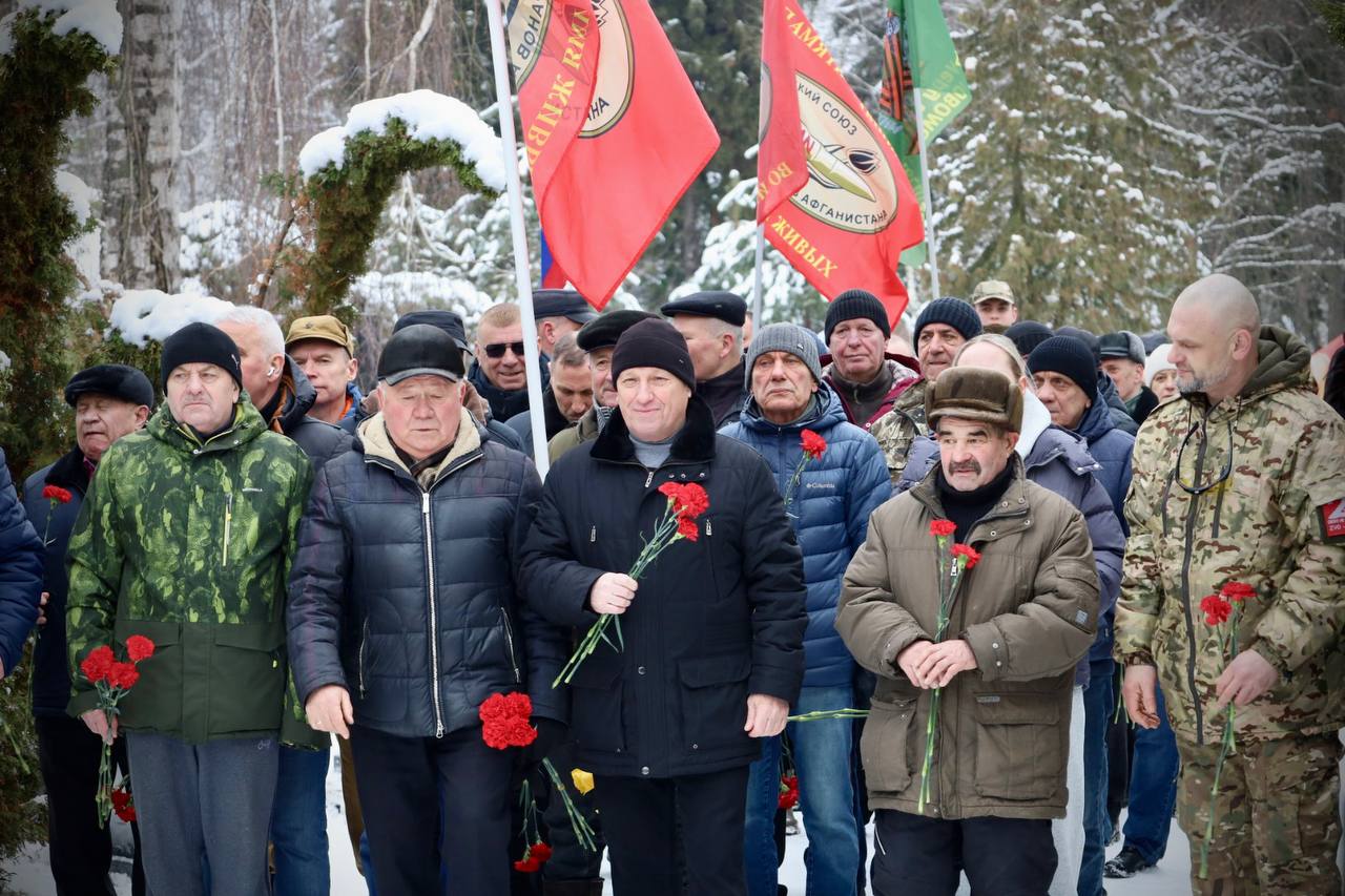 37-ую годовщину вывода советских войск из Афганистана отметили в Новомосковске 37-ую годовщину вывода советских войск из Афганистана отметили в Новомосковске