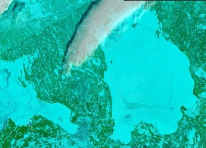 Ладожское озеро – крупнейший пресноводный водоем Европы - полностью покрылось льдом