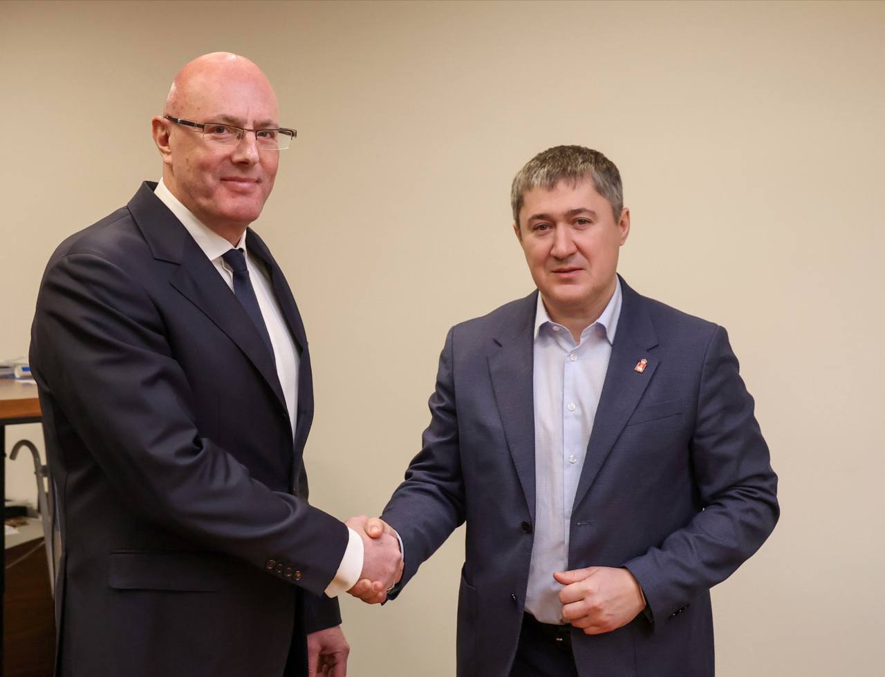 Дмитрий Чернышенко провел рабочую встречу с губернатором Пермского края Дмитрием Махониным Дмитрий Чернышенко провел рабочую встречу с губернатором Пермского края Дмитрием Махониным