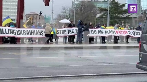 Кадры протестующих украинцев в Женеве показал корреспондент "Известий" Игорь Балдин