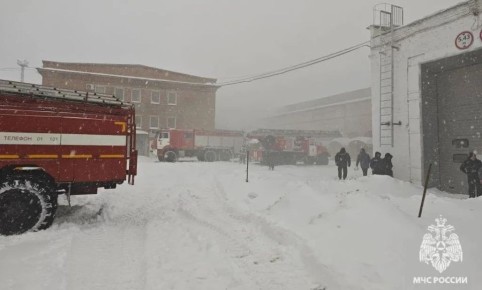В цехе тульского предприятия из-за снега обрушилась кровля и произошёл пожар
