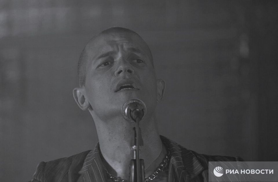 ������ ������ Shortparis ������� ������� ���� � �������� 39 ���, ��� ����� ����� ����� ���������� �� ����� "� ������ �� ���������", �������� ������