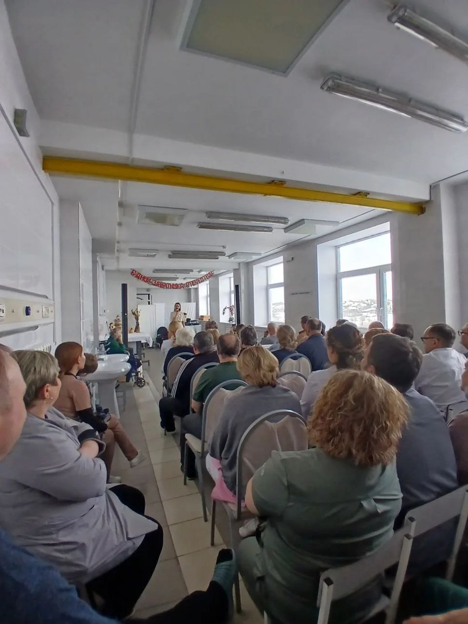 Артисты Тульского драмтеатра в преддверии Дня защитников Отечества поддержали бойцов, проходящих реабилитацию и врачей Артисты Тульского драмтеатра в преддверии Дня защитников Отечества поддержали бойцов, проходящих реабилитацию и врачей