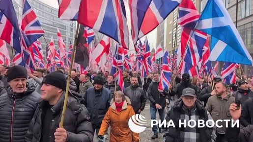 В Манчестере прошел многотысячный марш против миграции