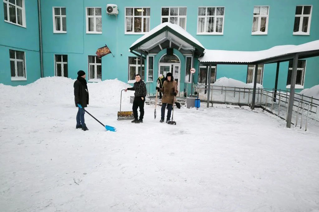 Вместе против сугробов: во всех муниципалитетах региона стартовал «Снежный субботник» Вместе против сугробов: во всех муниципалитетах региона стартовал «Снежный субботник»