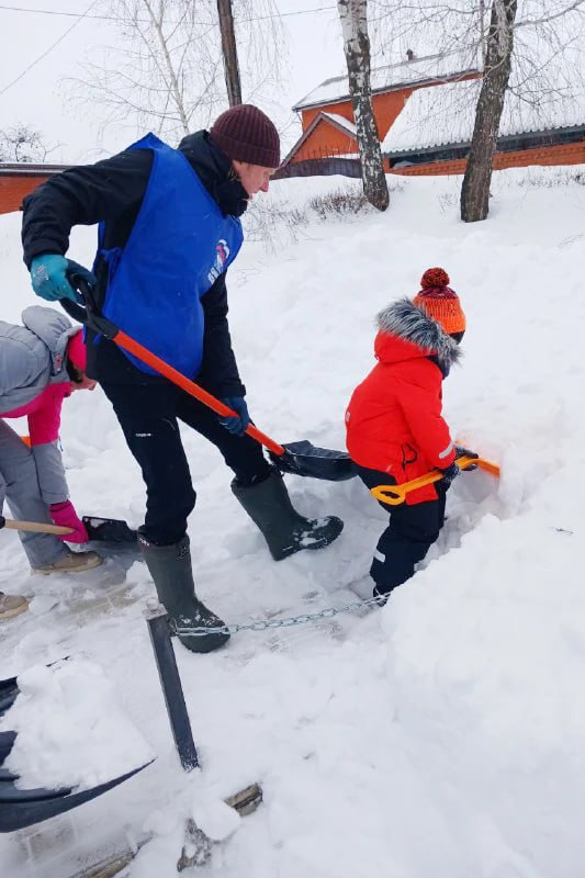 Вместе против сугробов: во всех муниципалитетах региона стартовал «Снежный субботник» Вместе против сугробов: во всех муниципалитетах региона стартовал «Снежный субботник»