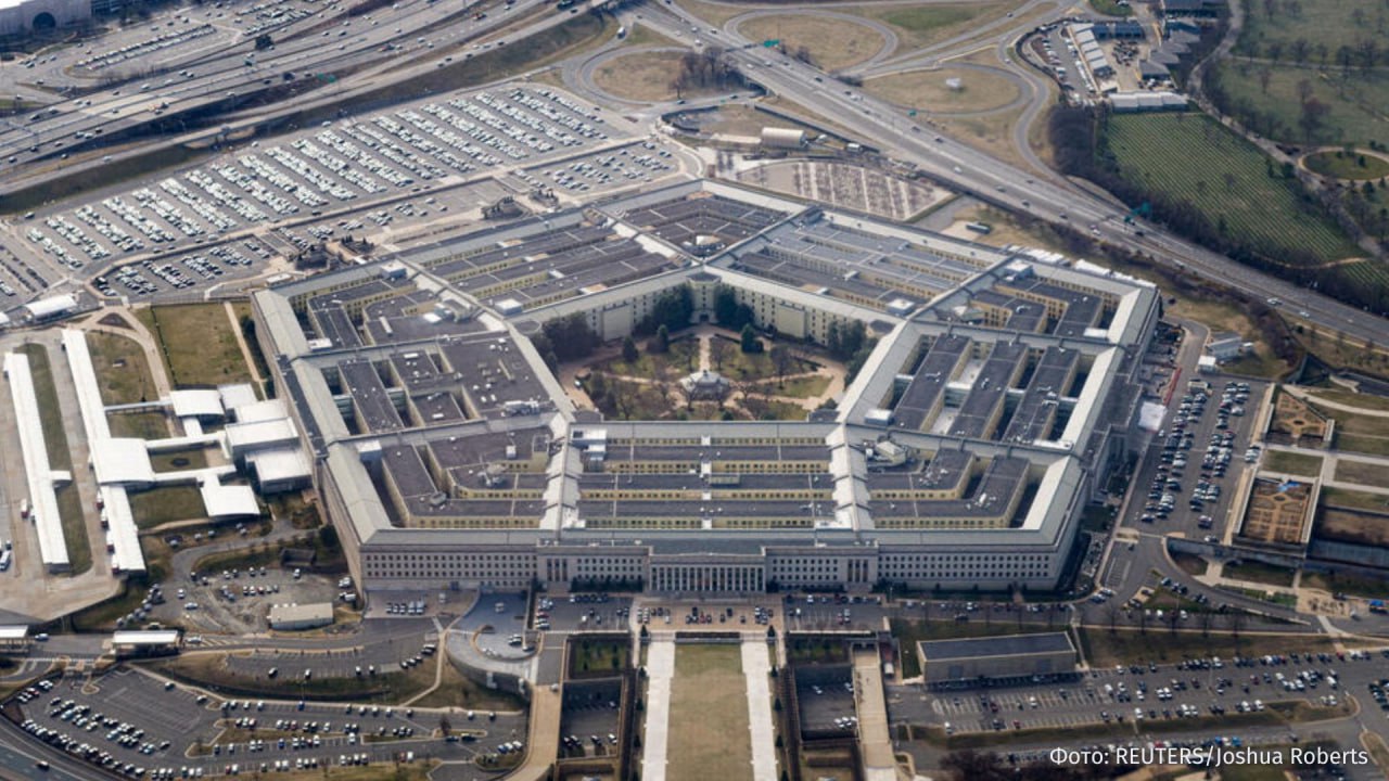 Министерство войны США приступило к тестированию 25 моделей беспилотников-камикадзе, разработанных частными компаниями, пишет Axios