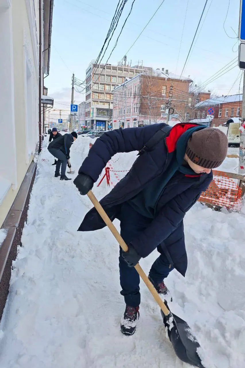 Вместе против сугробов: во всех муниципалитетах региона стартовал «Снежный субботник» Вместе против сугробов: во всех муниципалитетах региона стартовал «Снежный субботник»