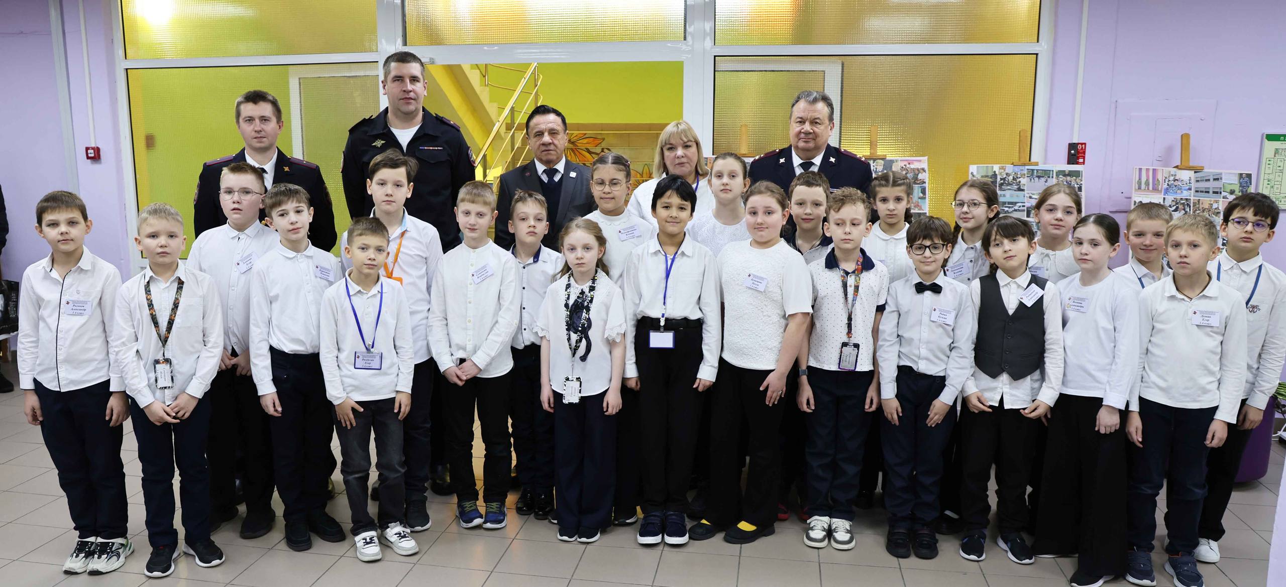 В Туле сотрудники полиции и школьники почтили память Героя России Дмитрия Горшкова В Туле сотрудники полиции и школьники почтили память Героя России Дмитрия Горшкова