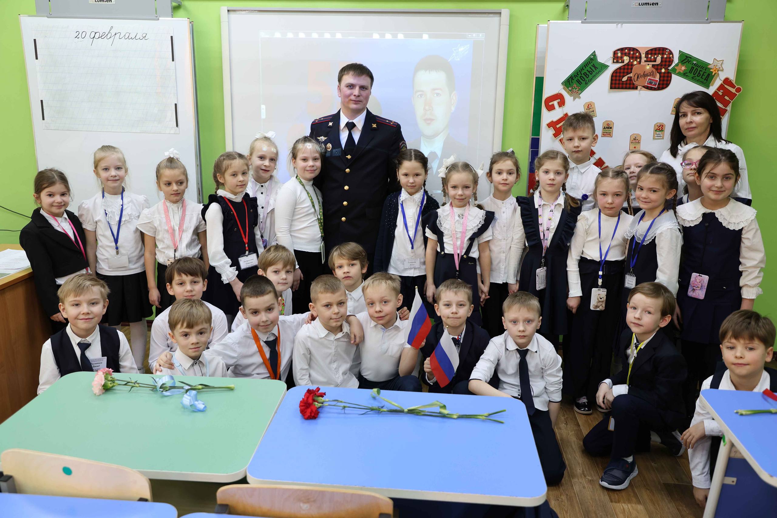 В Туле сотрудники полиции и школьники почтили память Героя России Дмитрия Горшкова В Туле сотрудники полиции и школьники почтили память Героя России Дмитрия Горшкова