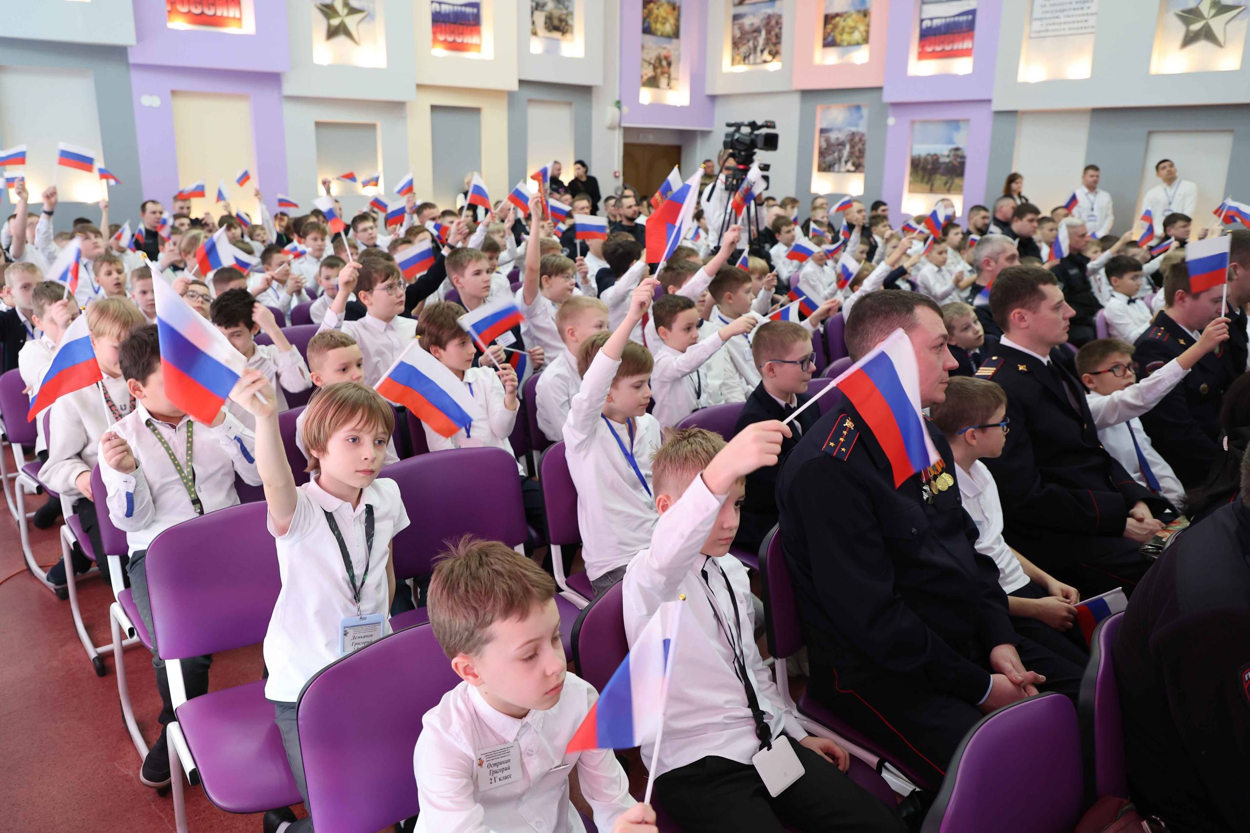 В Туле сотрудники полиции и школьники почтили память Героя России Дмитрия Горшкова В Туле сотрудники полиции и школьники почтили память Героя России Дмитрия Горшкова