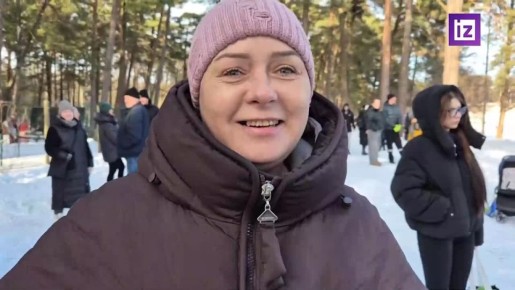 "Пока мы едины, мы непобедимы": русская община в Латвии отпраздновала масленицу, несмотря на все сложности, сообщил корреспондент "Известий"