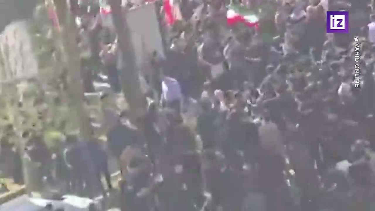 От траура до драк с полицией: новый виток массовых студенческих митингов начался в Иране